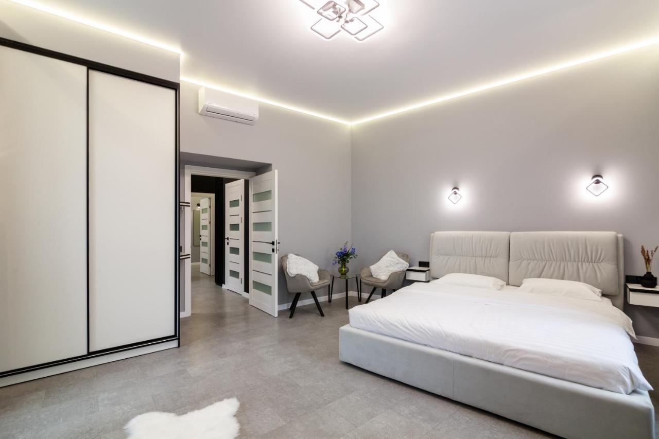 Two Bedrooms 13 Shpytalna Street Lviv Dış mekan fotoğraf